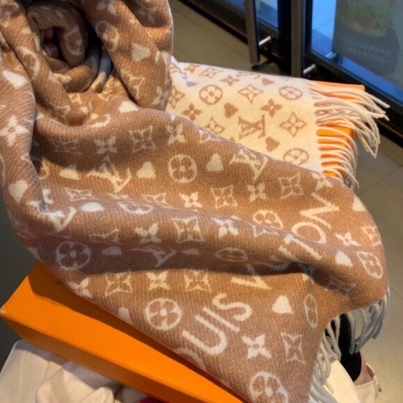 Louis Vuitton Monogram wool scarf - Picture 3 of 8